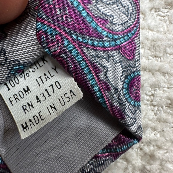 417 Van Heusen Vintage Men’s Necktie 100% Silk Paisley Print Made in USA - Picture 4 of 7